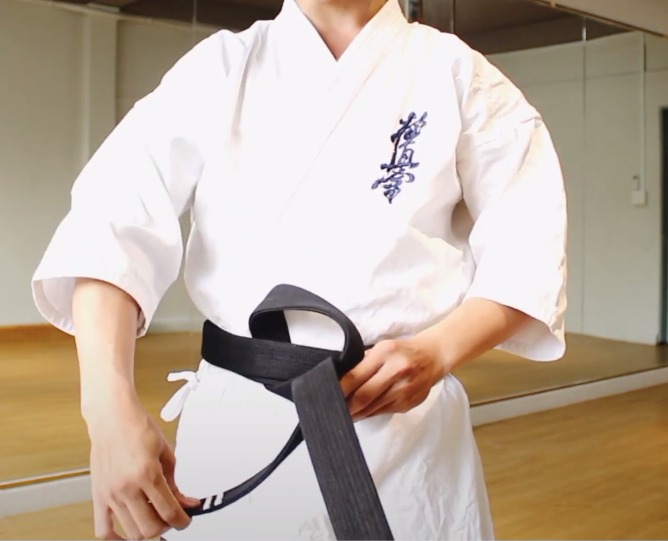 Cách thắt đai karate – Hướng dẫn nhiều cách thắt đai