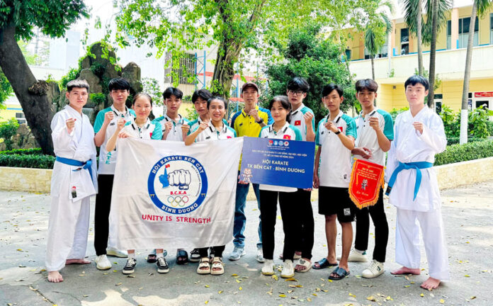 Các võ sinh Hội Karate TX.Bến Cát