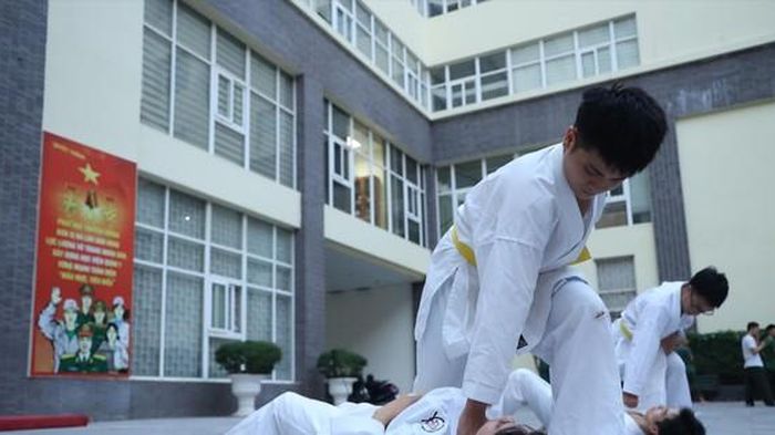 Sân chơi của học viên áo lính